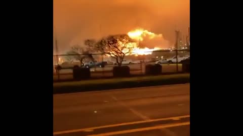 ExxonMobil Baton Rouge US Large Fire Erupts At Exxon Plant In Baton Rouge 